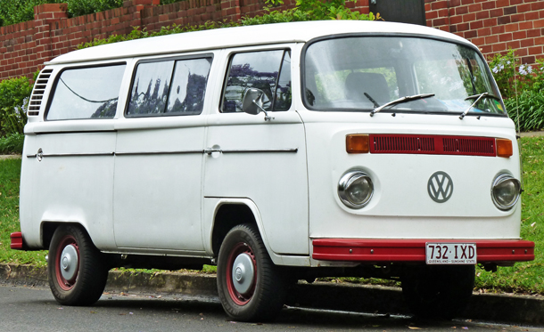 1973-1980_Volkswagen_Kombi_(T2)_van_01-2